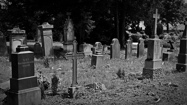 cemetery-1538646_640.jpg